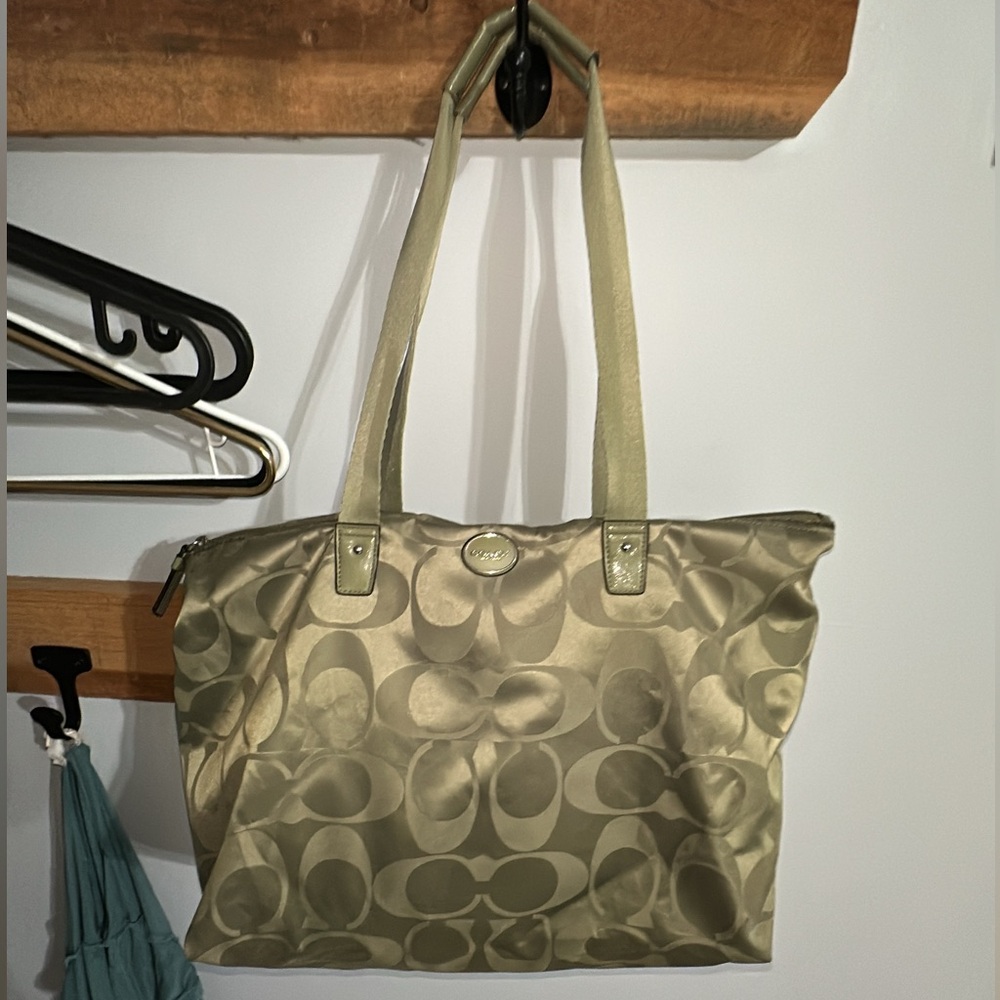 COACH F77321 GREEN GETAWAY SIGNATURE NYLON